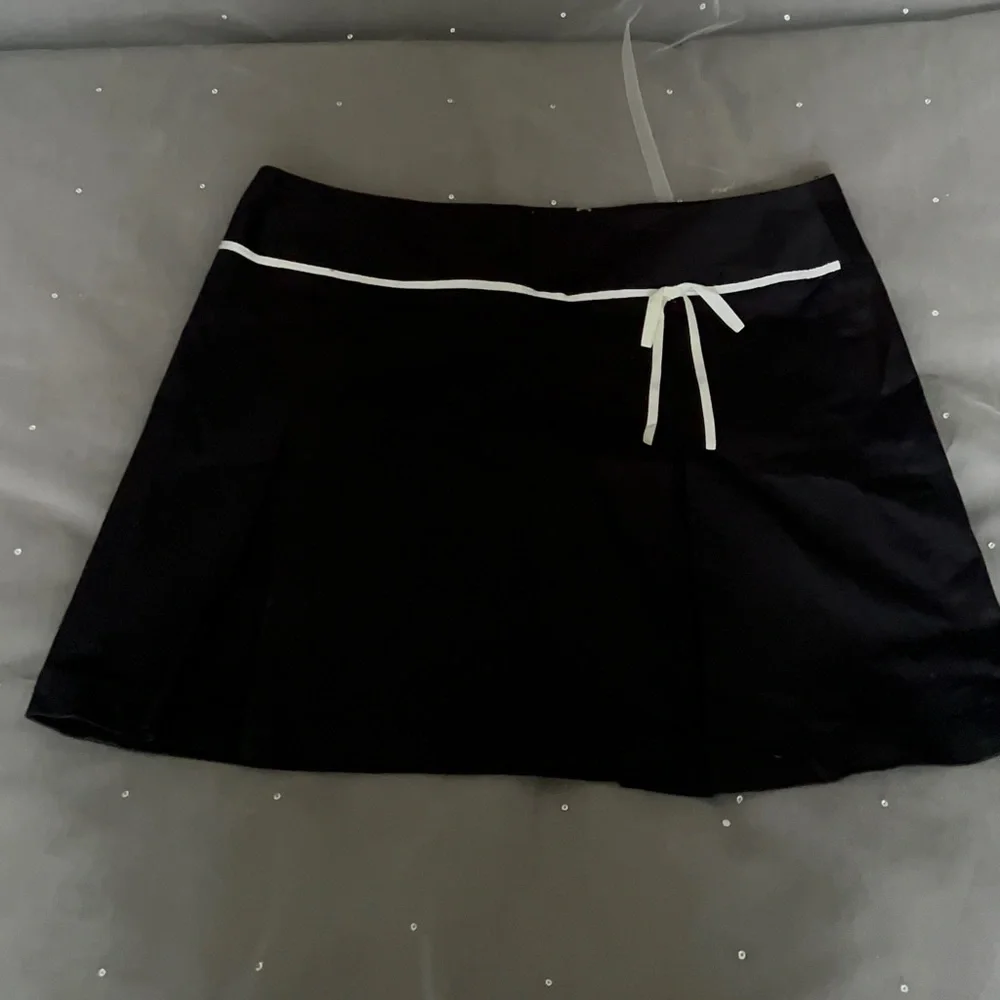 Mid Rise Bow Mini A-Line Skirt